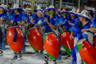 Antes de las llamadas el desfile por playa Parant fue el mejor ensayo general de varias comparsas. Dulces Guerreras: mujeres que aprenden la historia del candombe antes de tocar un tambor.