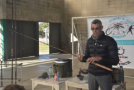 Enseñan técnicas de pesca deportiva en el Gimnasio Polivalente