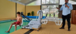 Colonia Valdense: Club A. Esparta inauguró silla acuática inclusiva para uso en su piscina climatizada